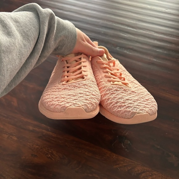 APL Techloom Phantom Sneakers in Faded Peach Size 9.5 $185 - Picture 4 of 11